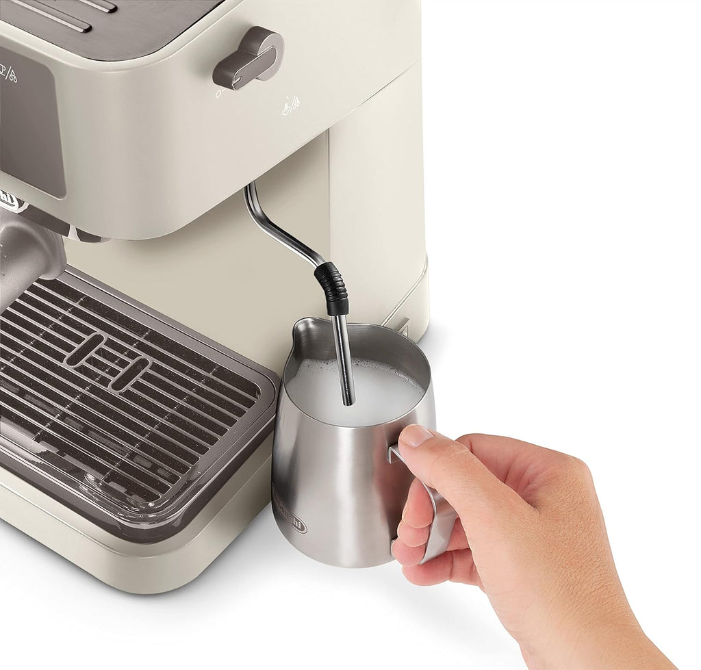 De'Longhi Stilosa EC235.CR, Macchina da caffè manuale, sistema cappuccino, caffè in polvere o Capsule ESE, serbatoio da 1 litro, 1100 W, caldaia in acciaio inossidabile, 1100 W, colore crema